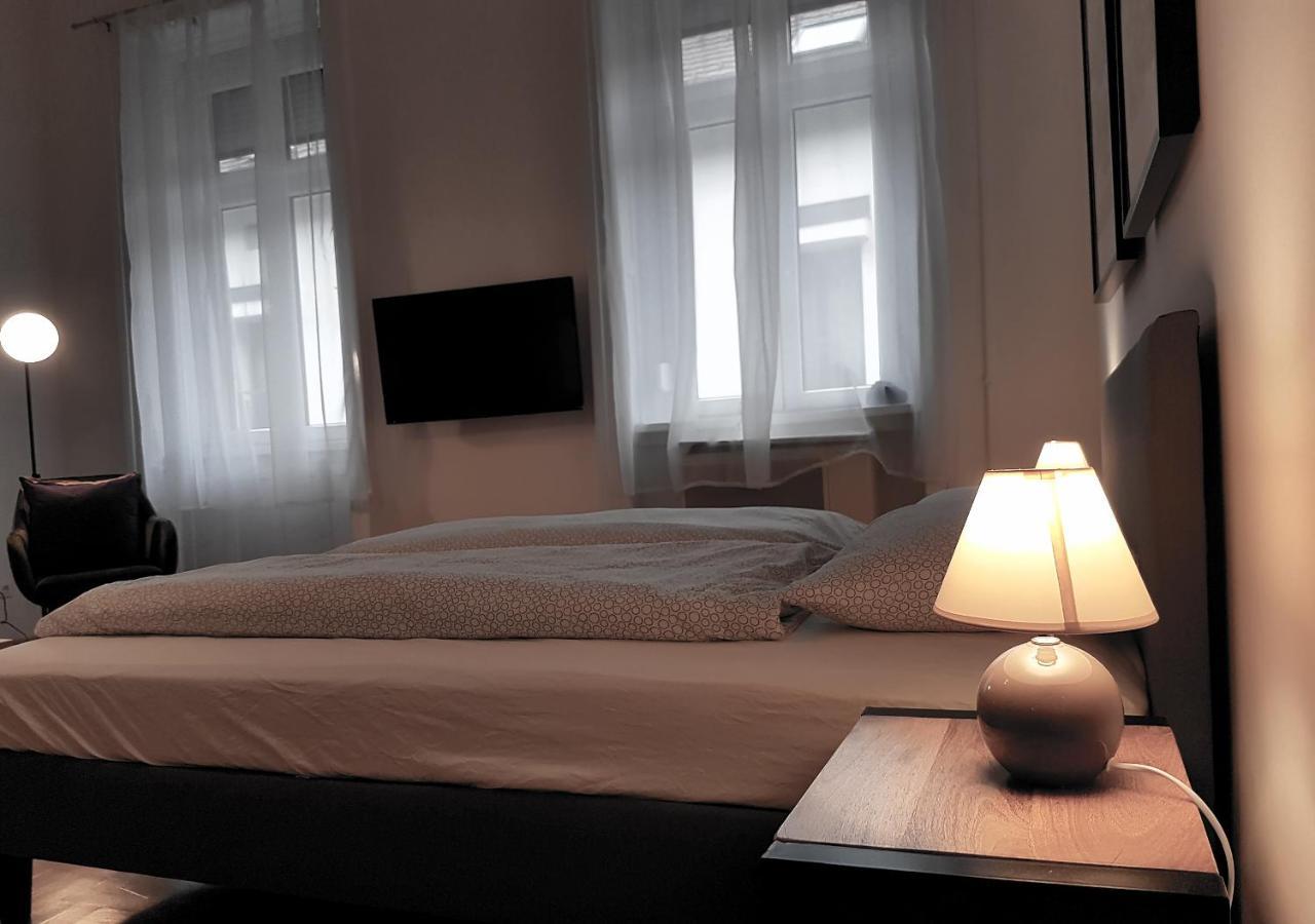Апартаменти Luxury New Cozy Flat At Dob Street Nearby Gozsdu Court Будапешт Екстер'єр фото