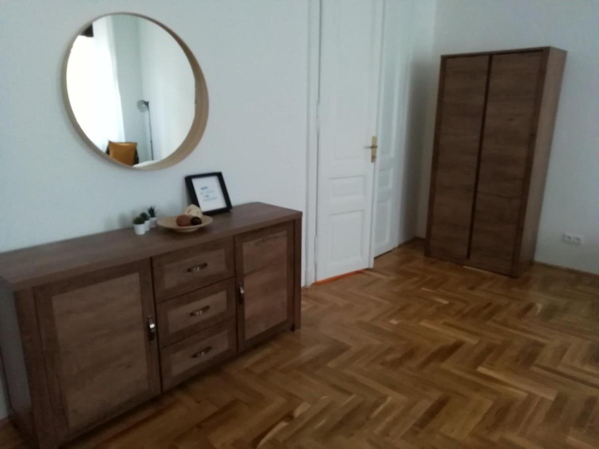 Апартаменти Luxury New Cozy Flat At Dob Street Nearby Gozsdu Court Будапешт Екстер'єр фото